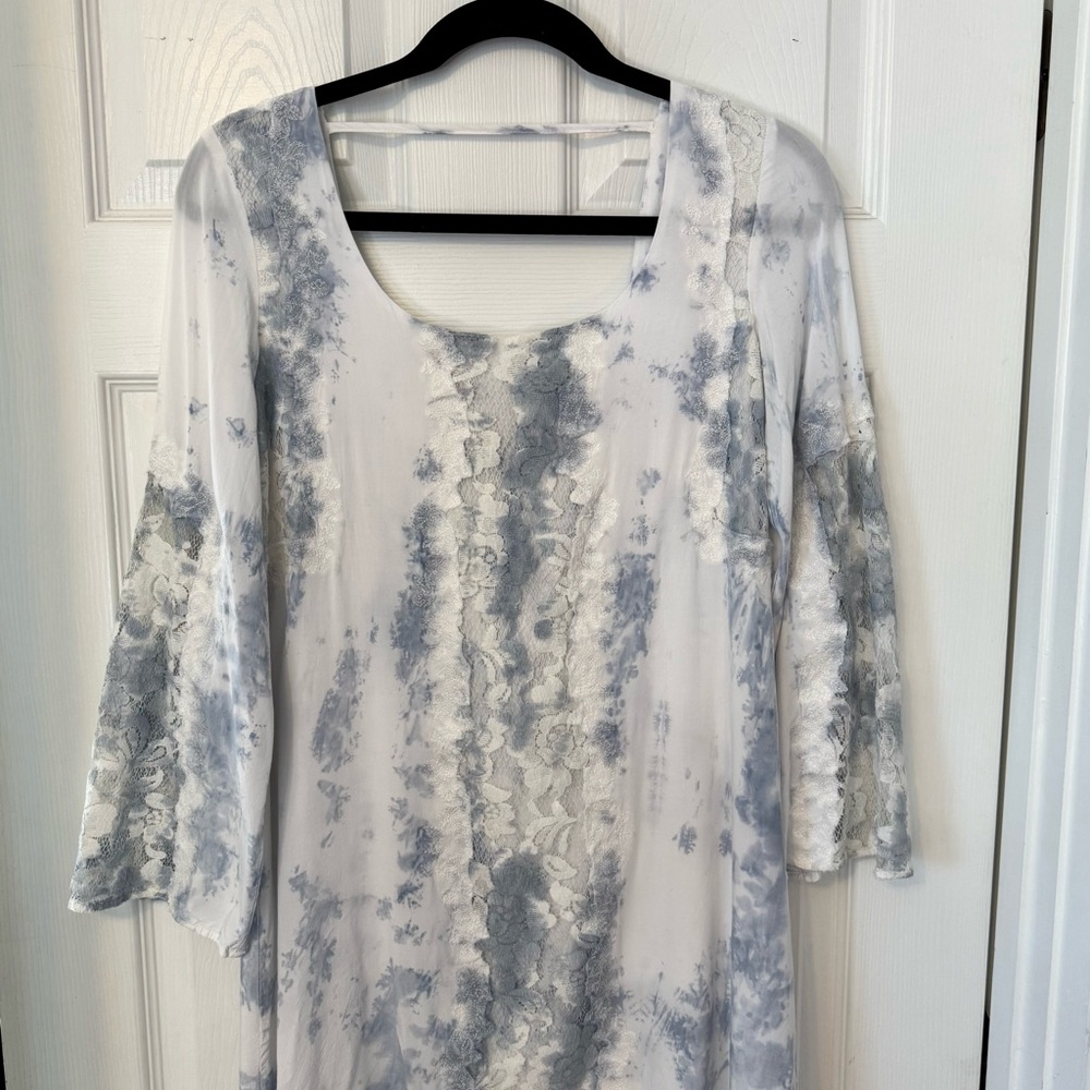Skies Are Blue sz XS periwinkle/white dress with lace applique, bell sleeves
